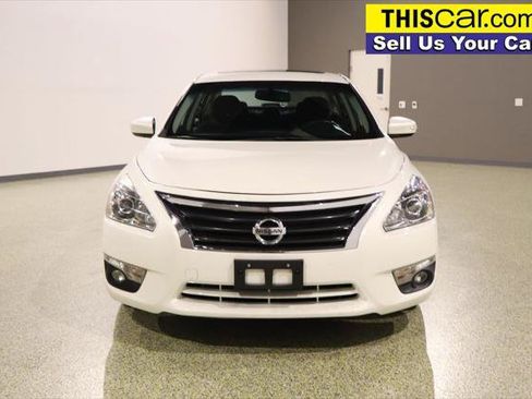 Used 2015 Nissan Altima 2.5 SV w/ Convenience Package FWD image 3