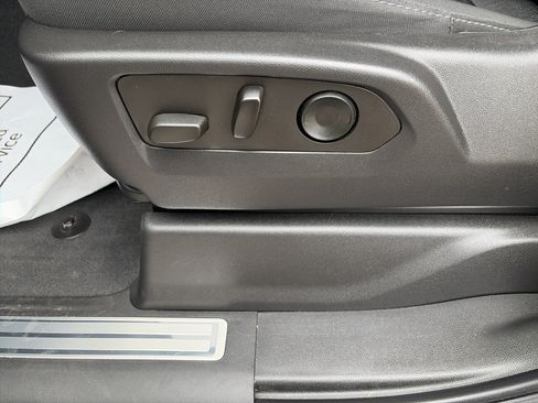 Used 2022 Chevrolet Silverado 1500 RST AWD/4WD image 19