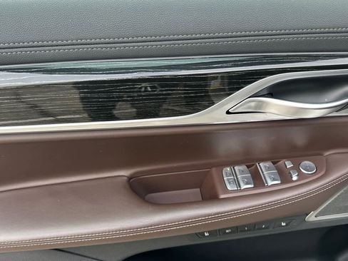 Used 2022 BMW 740i w/ M Sport Package image 12