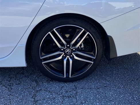 Used 2016 Honda Accord Touring image 8