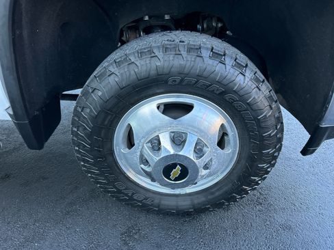 Used 2021 Chevrolet Silverado 3500 LTZ w/ LTZ Convenience Package image 14