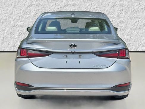 Used 2025 Lexus ES 300h w/ Premium Package FWD image 4