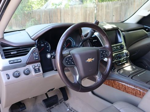 Used 2020 Chevrolet Suburban Premier AWD/4WD image 15