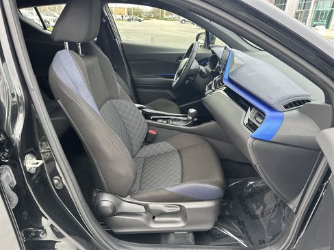 Certified 2021 Toyota C-HR XLE image 32