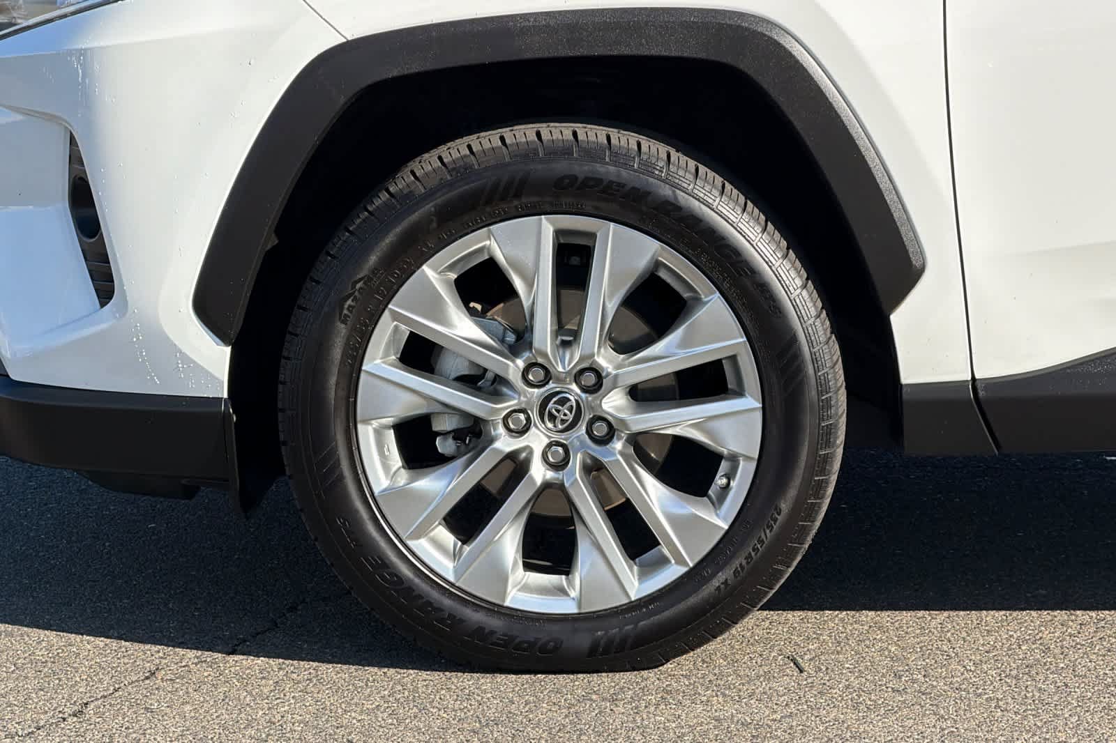 Used 2019 Toyota RAV4 XLE Premium w/ Cold Weather Package AWD/4WD image 31