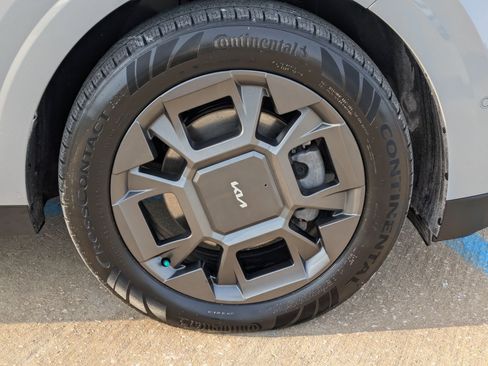 Used 2025 Kia Carnival SX image 37