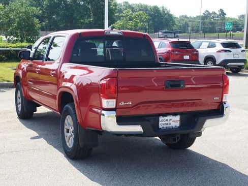 Used 2017 Toyota Tacoma SR5 w/ Tow Package AWD/4WD image 13