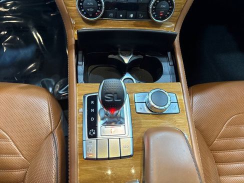 Used 2013 Mercedes-Benz SL 550 w/ Premium Pkg image 69