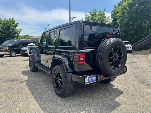 Used 2022 Jeep Wrangler Unlimited Sahara AWD/4WD image 3