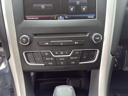 Used 2016 Ford Fusion SE FWD image 35
