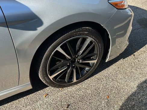 Used 2020 Toyota Camry XSE w/ Navigation Package image 28