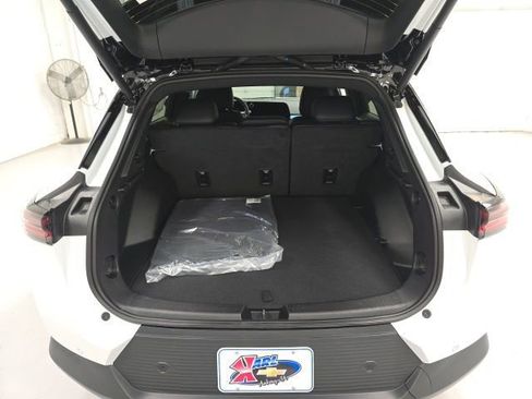 New 2026 Chevrolet Equinox EV LT image 25