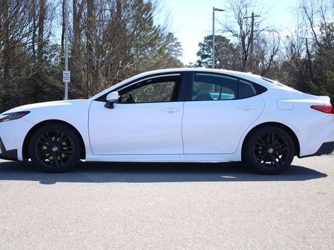 Used 2025 Toyota Camry SE w/ Convenience Package image 2