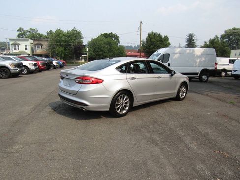 Used 2017 Ford Fusion SE FWD image 7