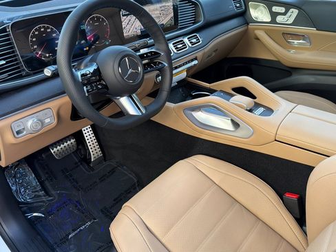 New 2026 Mercedes-Benz GLS 580 4MATIC image 9