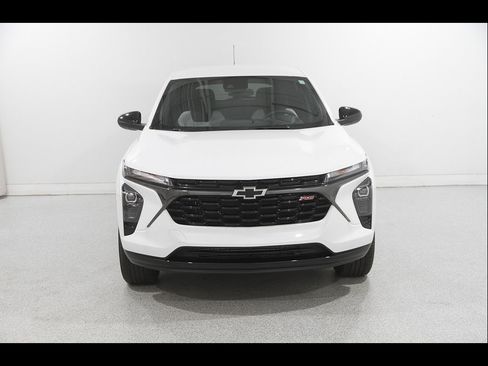 Certified 2024 Chevrolet Trax RS FWD image 2