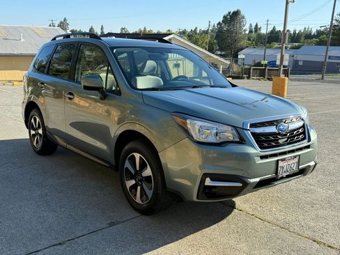 Used 2017 Subaru Forester 2.5i Premium w/ All-Weather Package AWD/4WD image 12