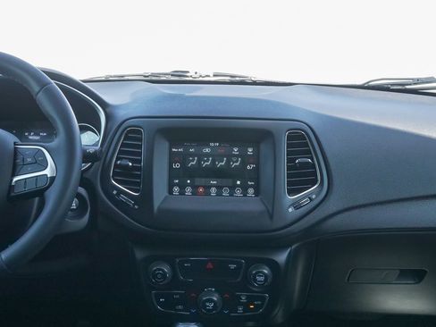 Used 2021 Jeep Compass Latitude FWD image 12