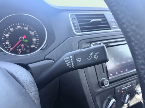 Used 2017 Volkswagen Jetta SE image 63