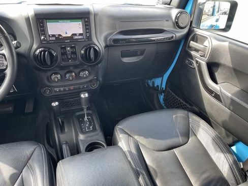 Used 2017 Jeep Wrangler Unlimited Sahara AWD/4WD image 14