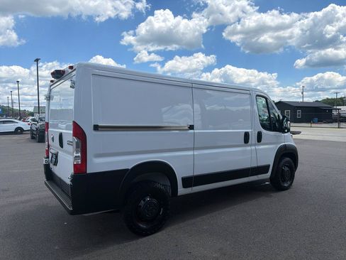 Used 2023 RAM ProMaster 2500 w/ Convenience Group FWD image 4