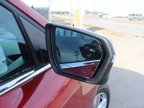 Used 2018 Chevrolet Equinox Premier image 12