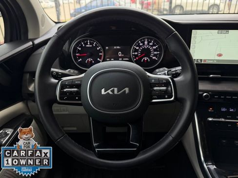 Used 2024 Kia Carnival EX FWD image 11