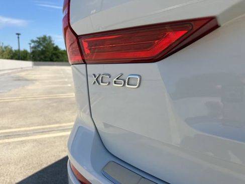 Certified 2022 Volvo XC60 B5 Momentum w/ Climate Package AWD/4WD image 38