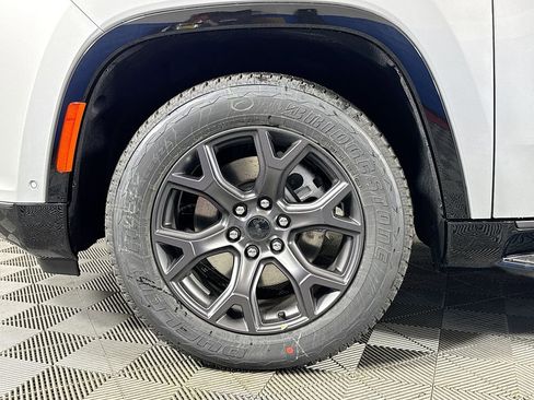 New 2026 Jeep Grand Wagoneer L Limited AWD/4WD image 33