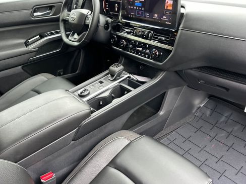 New 2026 Nissan Pathfinder SL image 17