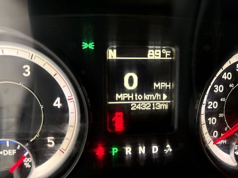 Used 2018 RAM 4500 Tradesman w/ Chrome Appearance Group AWD/4WD image 12