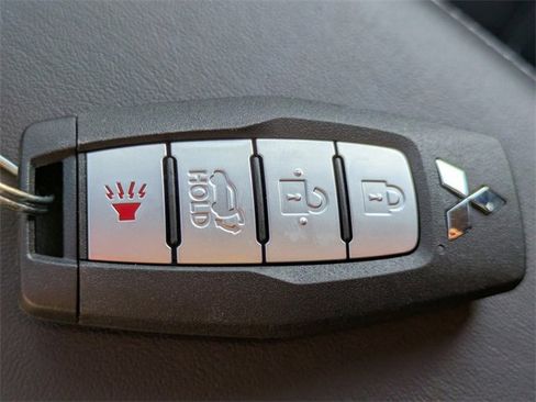 New 2025 Mitsubishi Outlander SE image 31