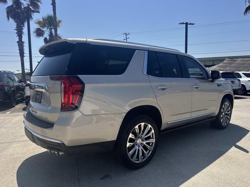 Used 2021 GMC Yukon Denali w/ Denali Premium Package image 5