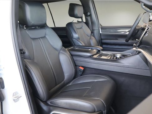Used 2022 Jeep Wagoneer Series II RWD image 19