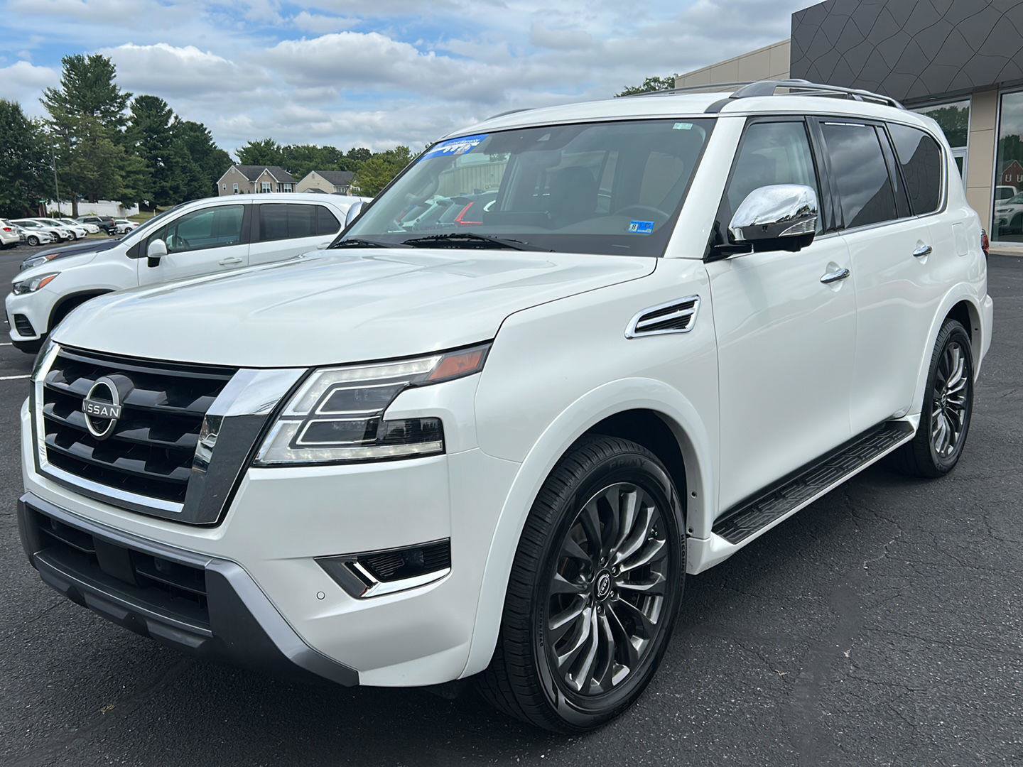 Used 2024 Nissan Armada Platinum w/ Captain's Chairs Package AWD/4WD image 2