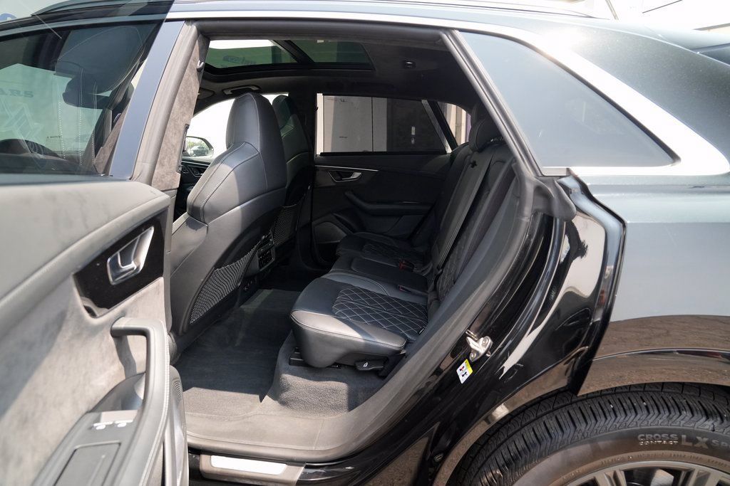 Used 2022 Audi SQ8 Prestige w/ Prestige Package AWD/4WD image 19