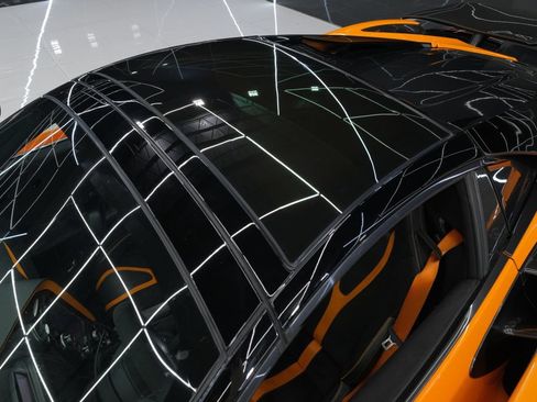 Used 2020 McLaren 720S Spider RWD image 24