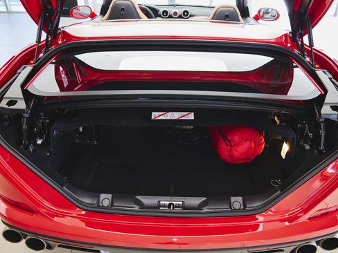 Used 2017 Ferrari California T image 13