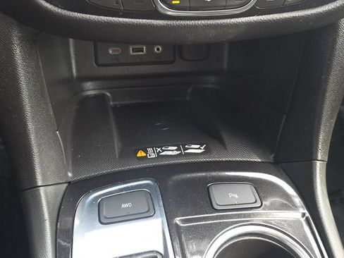 Used 2024 Chevrolet Equinox Premier AWD/4WD image 23