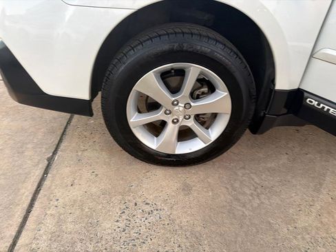 Used 2013 Subaru Outback 2.5i Limited w/ Moonroof Pkg image 38