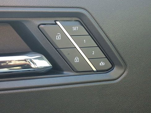 Used 2025 GMC Canyon AT4 w/ AT4X Package image 29