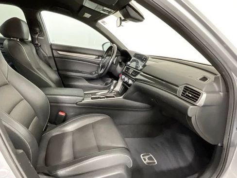 Used 2018 Honda Accord Sport image 17