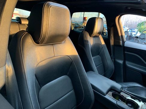 Used 2017 Jaguar F-PACE R-Sport image 13