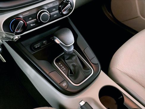Certified 2025 Kia Soul LX w/ LX Technology Package FWD image 17