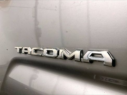 Used 2021 Toyota Tacoma SR5 AWD/4WD image 13