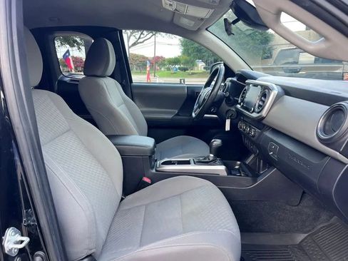 Used 2022 Toyota Tacoma SR5 w/ SR5 Appearance Package (SM) AWD/4WD image 24