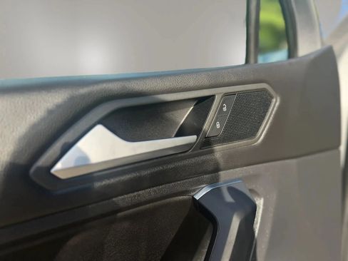 Used 2019 Volkswagen Tiguan SE w/ Panoramic Sunroof Package FWD image 14