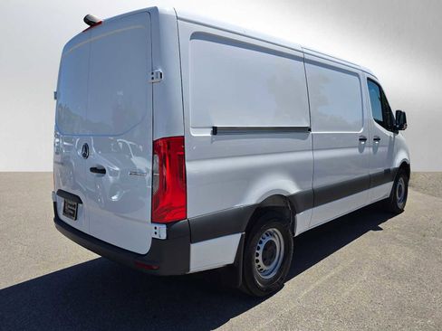 Used 2025 Mercedes-Benz Sprinter 2500 image 3