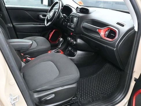 Used 2016 Jeep Renegade Trailhawk image 10