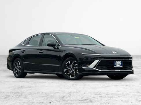 Used 2025 Hyundai Sonata SEL FWD image 2